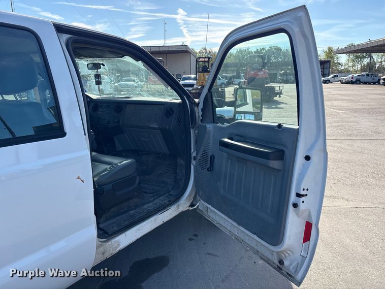 image for item EU7451 2011 Ford F250 Crew Cab pickup truck