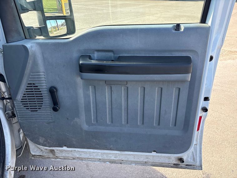 image for item EU7451 2011 Ford F250 Crew Cab pickup truck