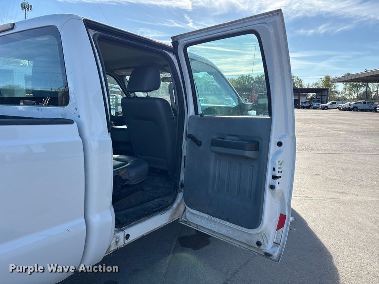 image for item EU7451 2011 Ford F250 Crew Cab pickup truck