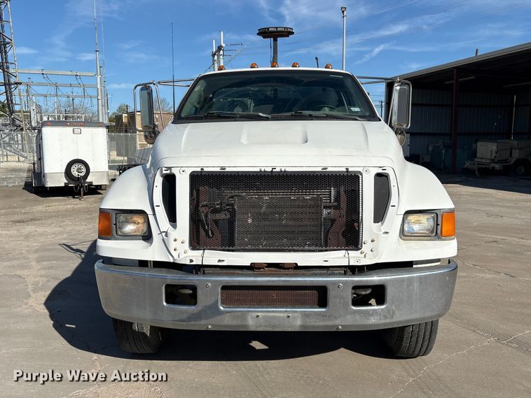 image for item EU7452 2006 Ford F750 pothole patcher truck