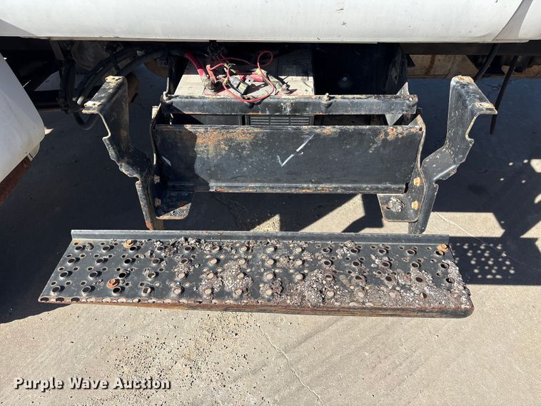 image for item EU7452 2006 Ford F750 pothole patcher truck