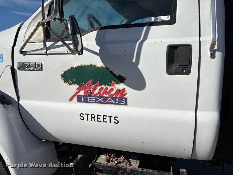 image for item EU7452 2006 Ford F750 pothole patcher truck