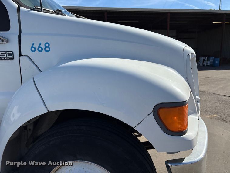 image for item EU7452 2006 Ford F750 pothole patcher truck