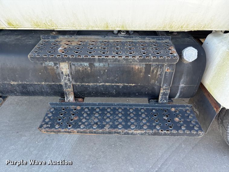 image for item EU7452 2006 Ford F750 pothole patcher truck