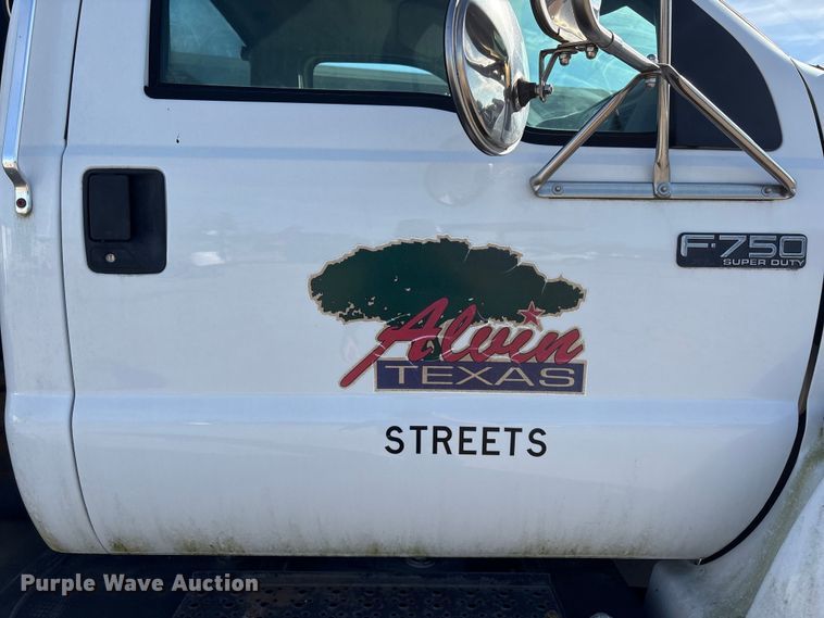 image for item EU7452 2006 Ford F750 pothole patcher truck