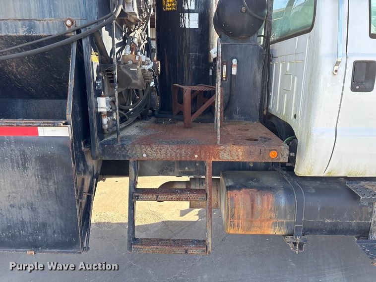 image for item EU7452 2006 Ford F750 pothole patcher truck