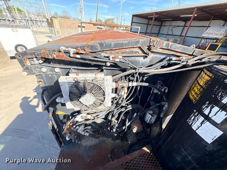 image for item EU7452 2006 Ford F750 pothole patcher truck