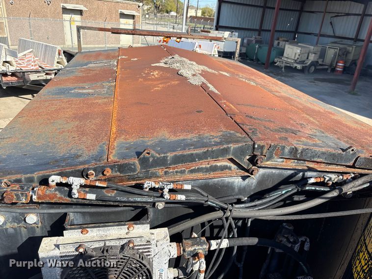 image for item EU7452 2006 Ford F750 pothole patcher truck