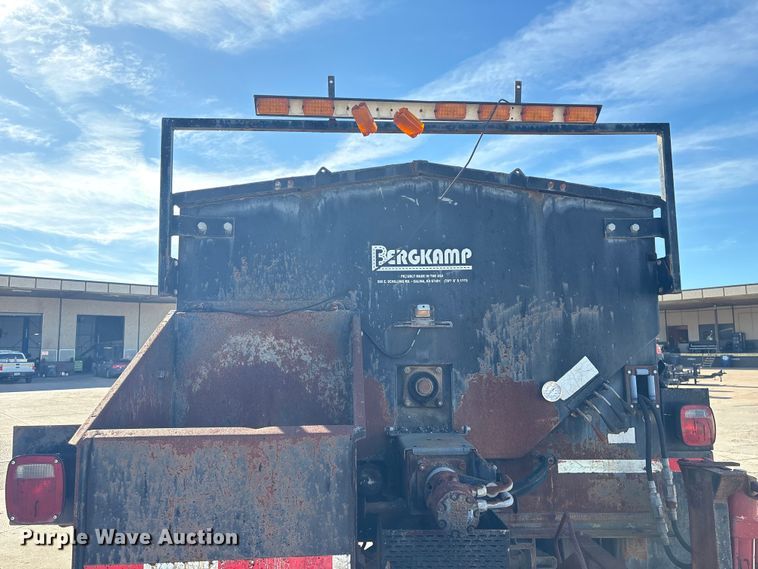 image for item EU7452 2006 Ford F750 pothole patcher truck