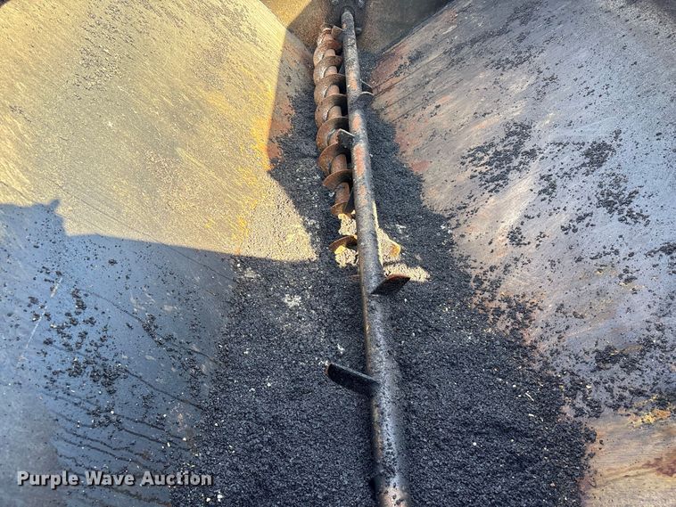 image for item EU7452 2006 Ford F750 pothole patcher truck