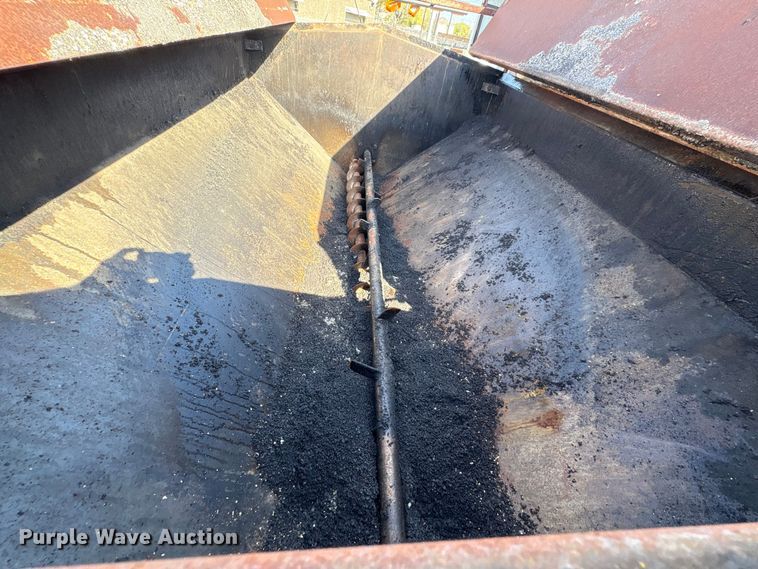 image for item EU7452 2006 Ford F750 pothole patcher truck