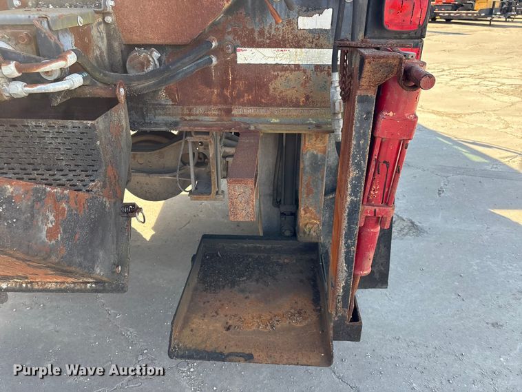 image for item EU7452 2006 Ford F750 pothole patcher truck