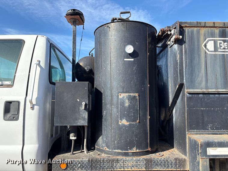 image for item EU7452 2006 Ford F750 pothole patcher truck