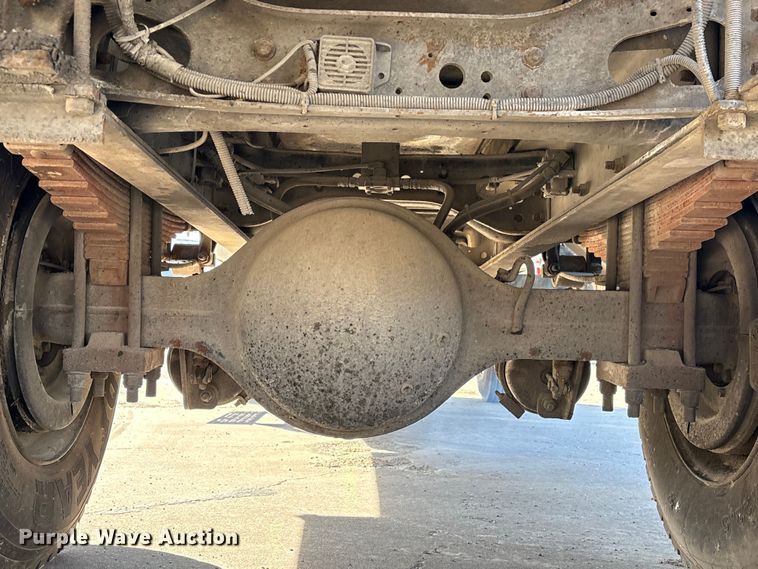 image for item EU7452 2006 Ford F750 pothole patcher truck