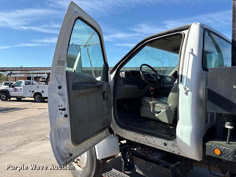 image for item EU7452 2006 Ford F750 pothole patcher truck