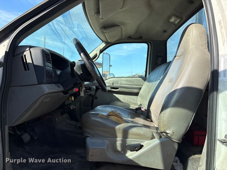 image for item EU7452 2006 Ford F750 pothole patcher truck