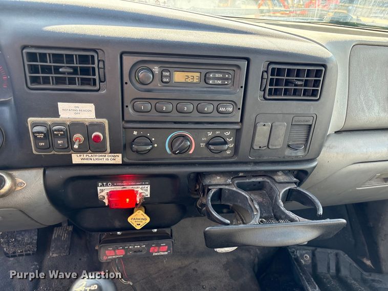 image for item EU7452 2006 Ford F750 pothole patcher truck