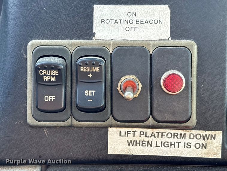 image for item EU7452 2006 Ford F750 pothole patcher truck