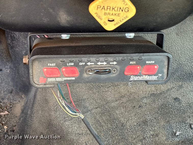 image for item EU7452 2006 Ford F750 pothole patcher truck