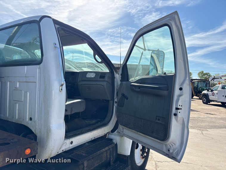 image for item EU7452 2006 Ford F750 pothole patcher truck