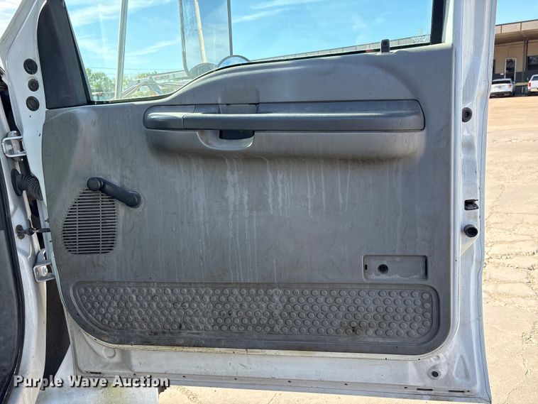 image for item EU7452 2006 Ford F750 pothole patcher truck