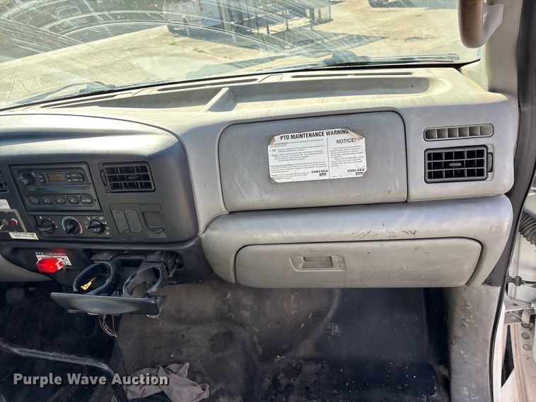 image for item EU7452 2006 Ford F750 pothole patcher truck