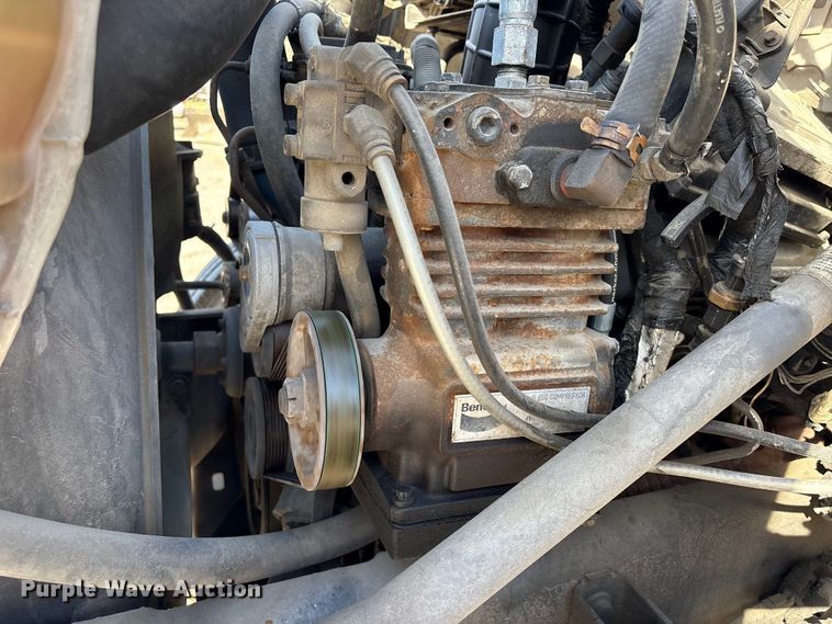 image for item EU7452 2006 Ford F750 pothole patcher truck