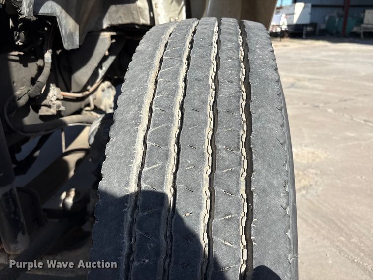 image for item EU7452 2006 Ford F750 pothole patcher truck