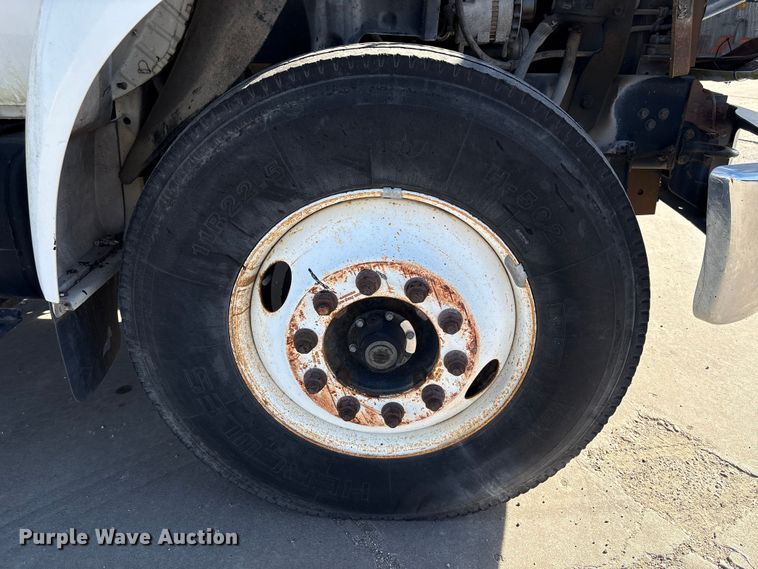 image for item EU7452 2006 Ford F750 pothole patcher truck