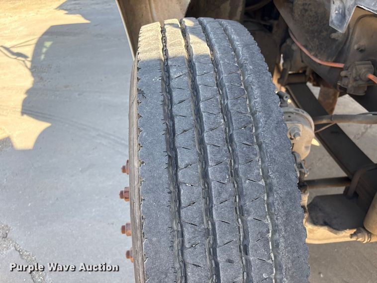 image for item EU7452 2006 Ford F750 pothole patcher truck