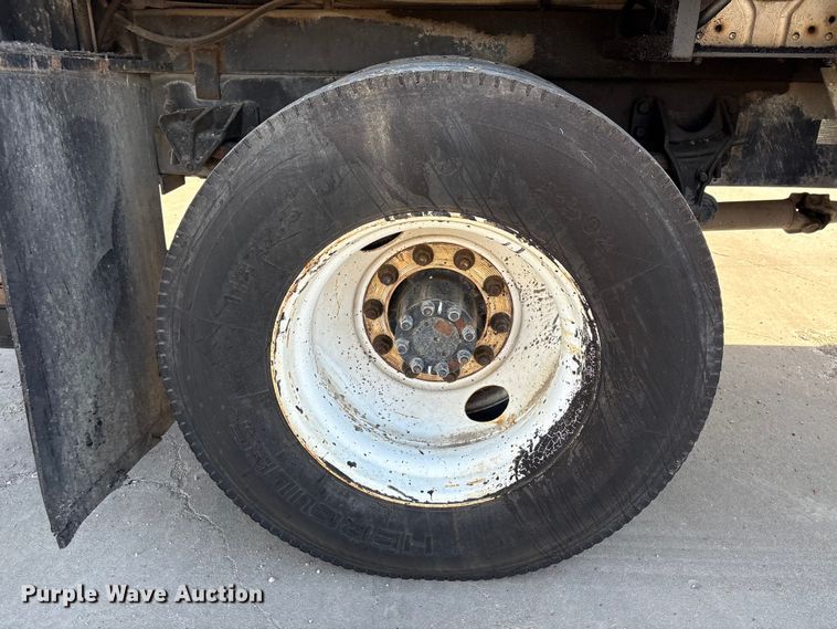 image for item EU7452 2006 Ford F750 pothole patcher truck