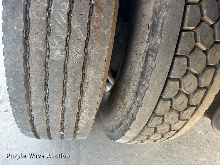 image for item EU7452 2006 Ford F750 pothole patcher truck