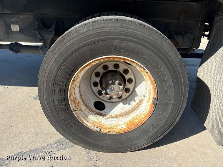 image for item EU7452 2006 Ford F750 pothole patcher truck