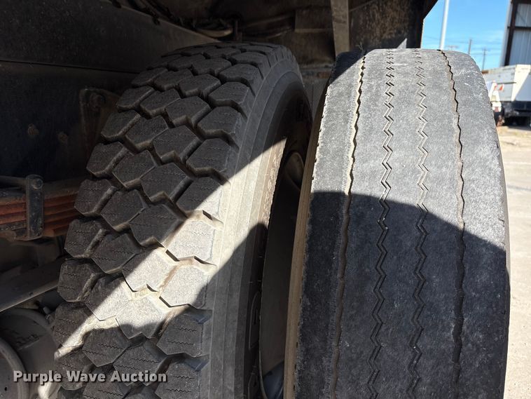 image for item EU7452 2006 Ford F750 pothole patcher truck