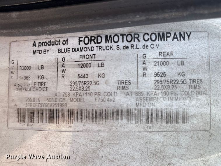 image for item EU7452 2006 Ford F750 pothole patcher truck