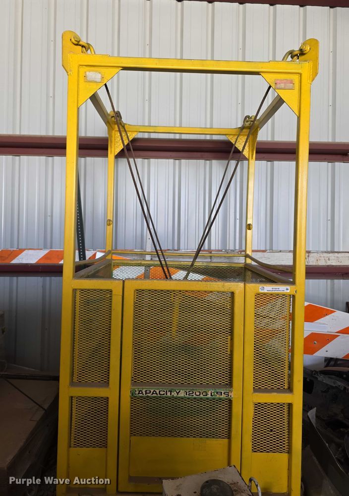 image for item EV2018 1999 Chicago Crane 48X48X1200 man basket