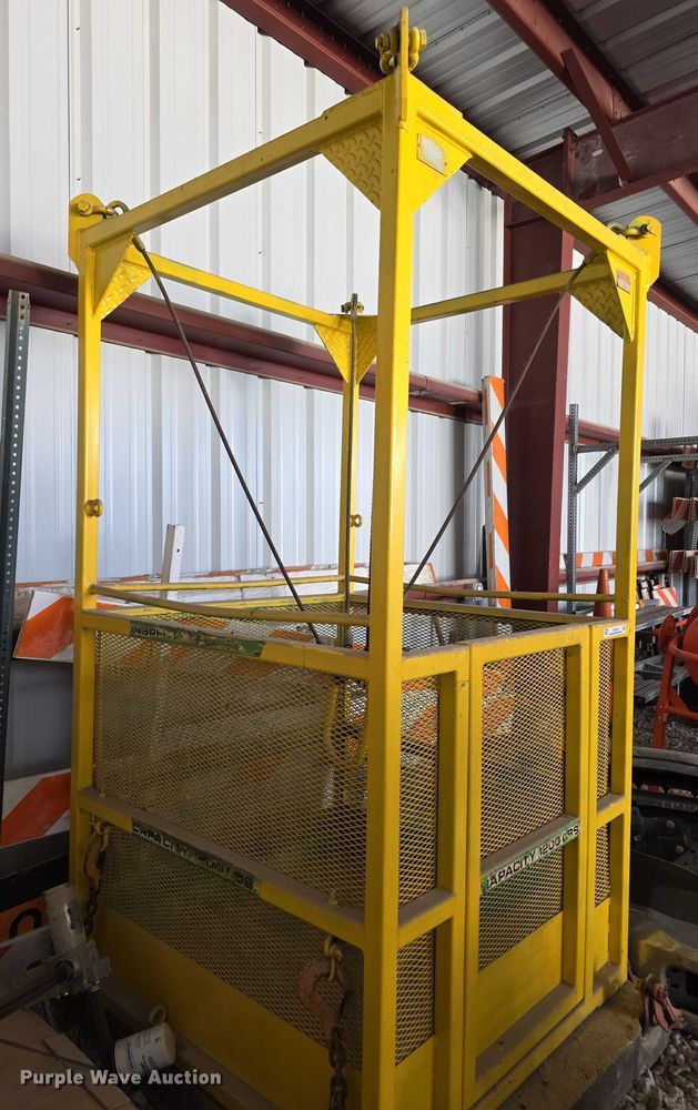 image for item EV2018 1999 Chicago Crane 48X48X1200 man basket