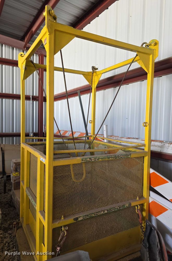 image for item EV2018 1999 Chicago Crane 48X48X1200 man basket