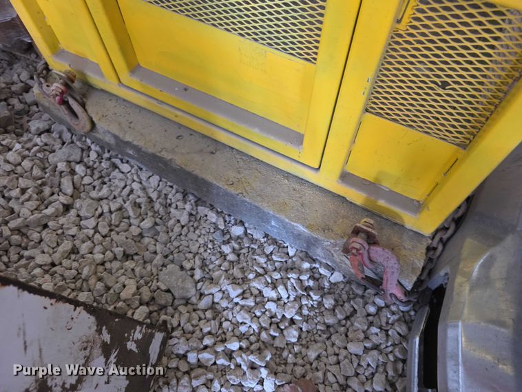 image for item EV2018 1999 Chicago Crane 48X48X1200 man basket