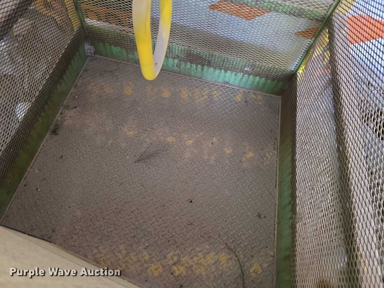 image for item EV2018 1999 Chicago Crane 48X48X1200 man basket