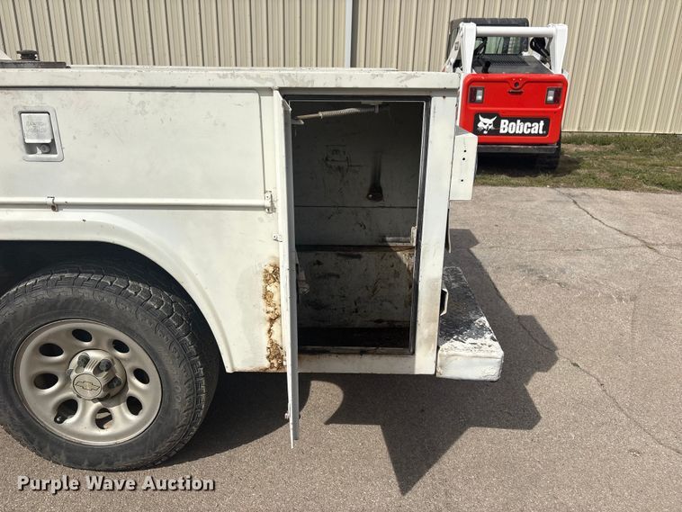 image for item EV2853 2008 Chevrolet Silverado 1500 utility bed pickup truck