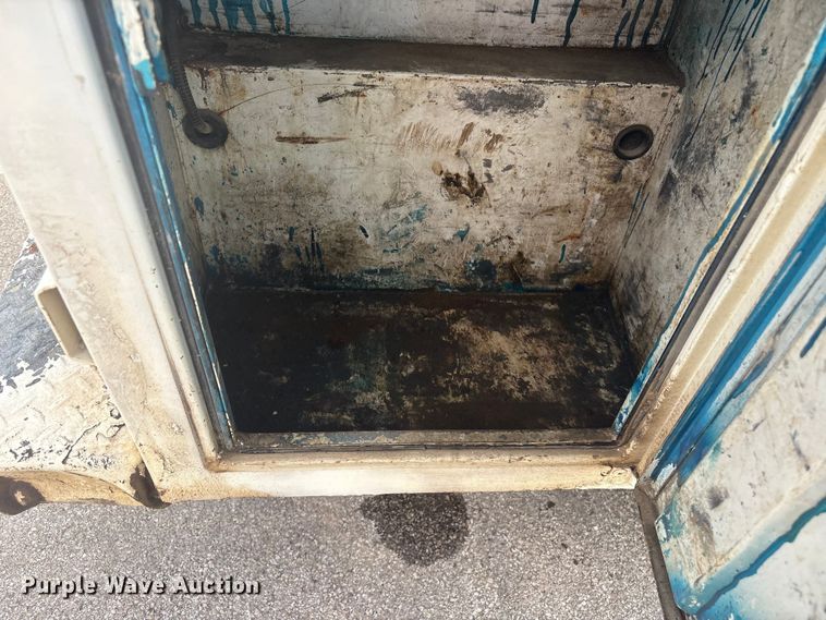 image for item EV2853 2008 Chevrolet Silverado 1500 utility bed pickup truck