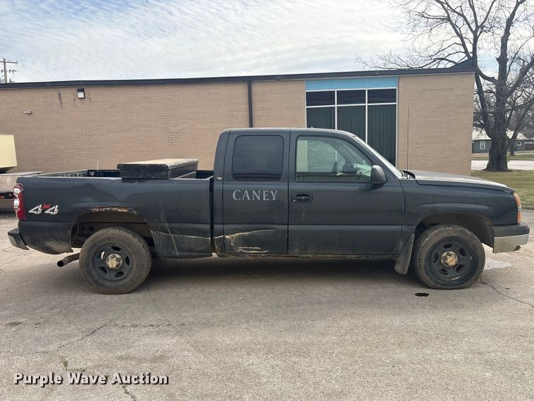 image for item EV2854 2003 Chevrolet Silverado 1500 Ext. Cab pickup truck