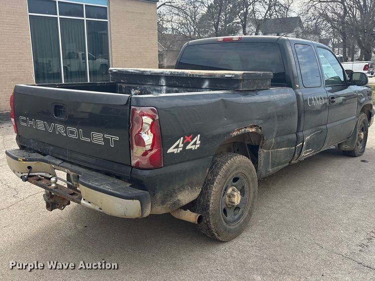 image for item EV2854 2003 Chevrolet Silverado 1500 Ext. Cab pickup truck