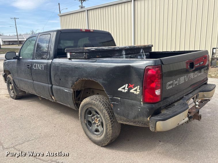 image for item EV2854 2003 Chevrolet Silverado 1500 Ext. Cab pickup truck