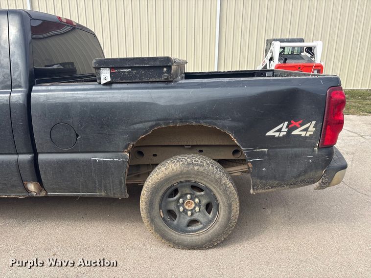 image for item EV2854 2003 Chevrolet Silverado 1500 Ext. Cab pickup truck