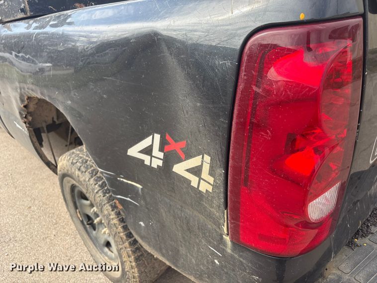 image for item EV2854 2003 Chevrolet Silverado 1500 Ext. Cab pickup truck