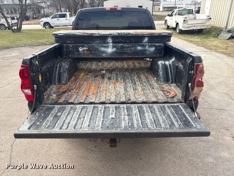 image for item EV2854 2003 Chevrolet Silverado 1500 Ext. Cab pickup truck