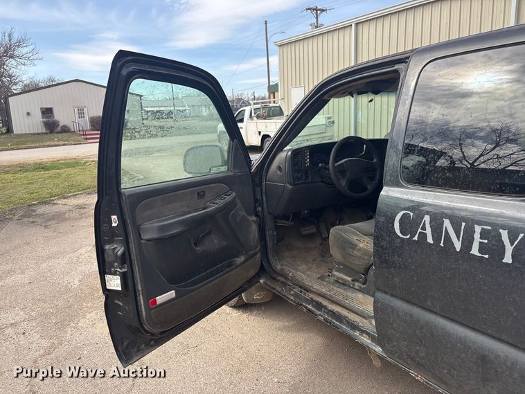 image for item EV2854 2003 Chevrolet Silverado 1500 Ext. Cab pickup truck