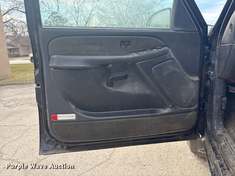 image for item EV2854 2003 Chevrolet Silverado 1500 Ext. Cab pickup truck